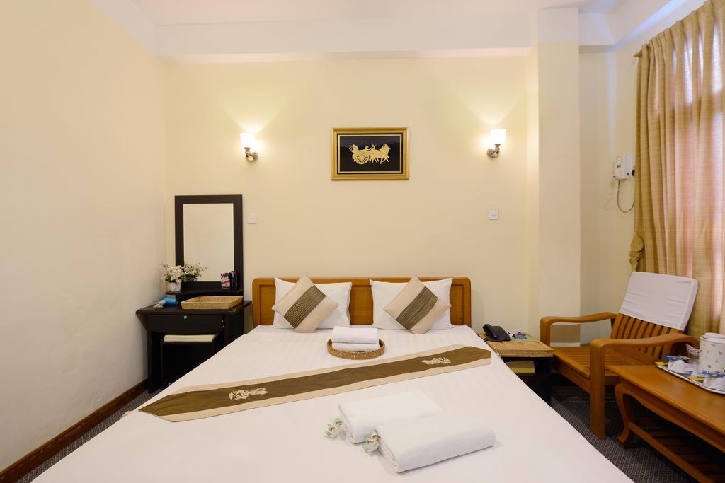 Cinderella Hotel Mawlamyine Quarto foto
